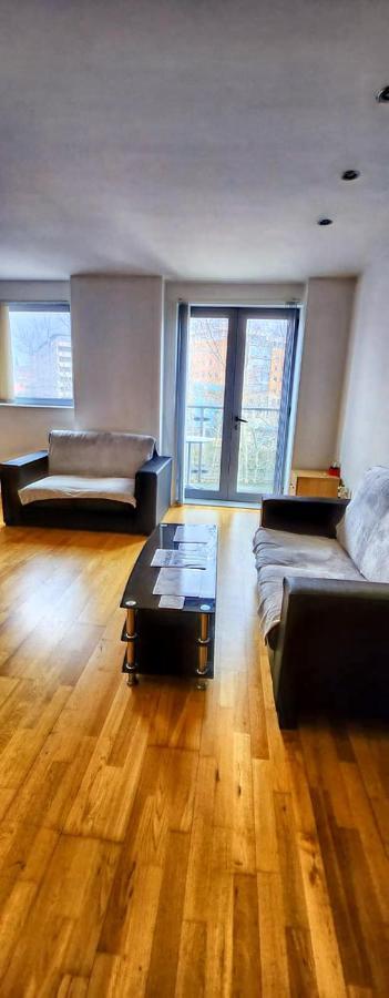 Shared Apartment - Walking From Leeds City Center المظهر الخارجي الصورة